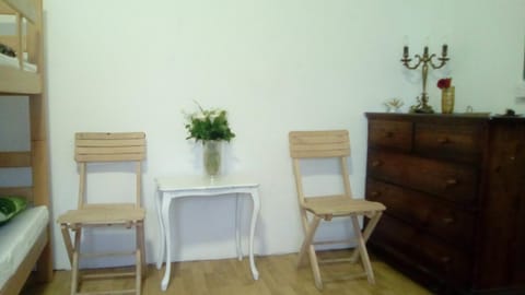 Photo of the whole room, Decorative detail