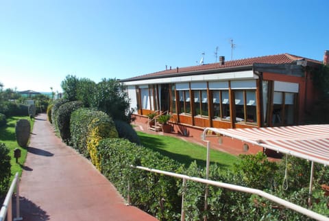 Facade/entrance, Garden