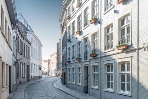 Property building, Day, Neighbourhood, Location