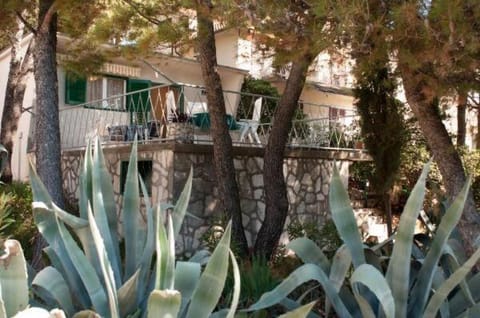 Patio, Facade/entrance