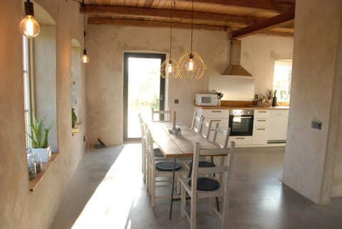 Communal lounge/ TV room, Dining area, Communal kitchen, Autumn, oven, stove