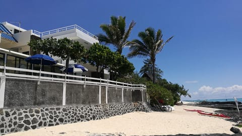 Facade/entrance, Beach, Sea view