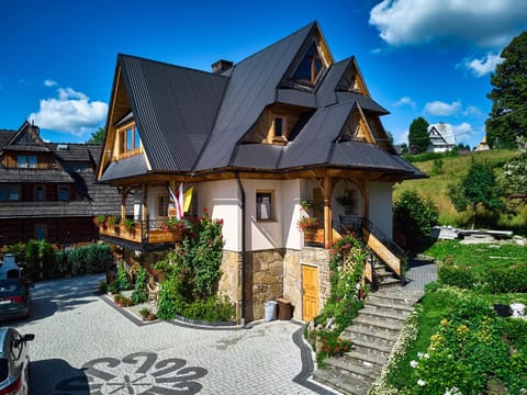 Property building, Neighbourhood, Garden