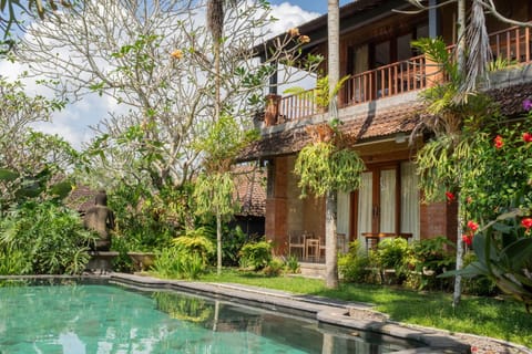 Property building, Garden, Garden view, Pool view, Swimming pool