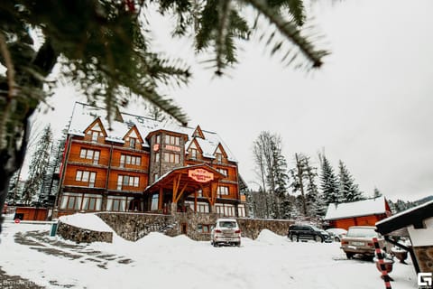 Facade/entrance, Day, Winter, On site
