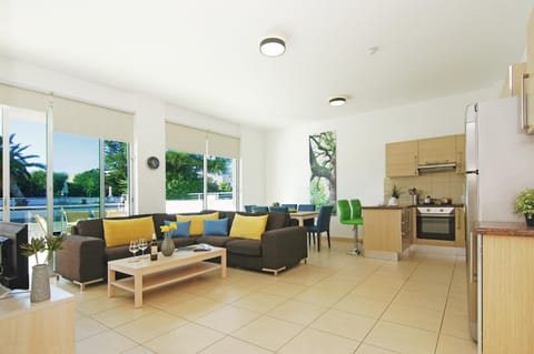 Kitchen or kitchenette, Living room