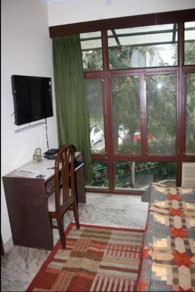 Bed, Seating area, Bedroom