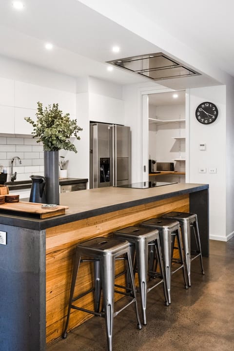 Kitchen or kitchenette, Seating area, kitchen, kitchen