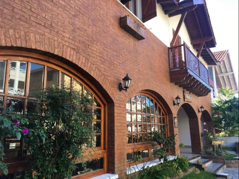 Property building, Facade/entrance, Day, Summer