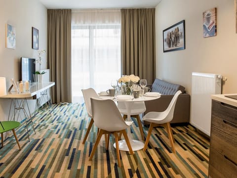 Living room, Seating area, Dining area