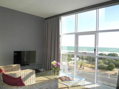 Living room, Sea view