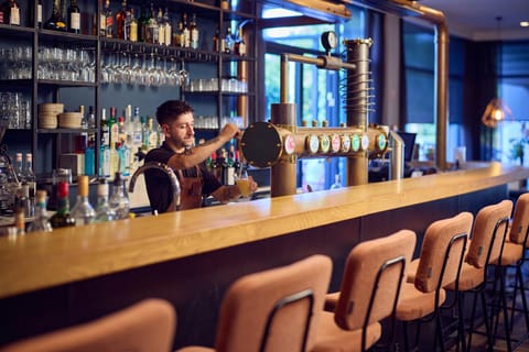 Restaurant/places to eat, Lounge or bar