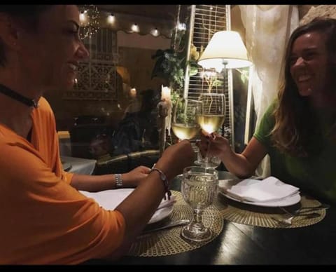 Restaurant/places to eat, Lounge or bar