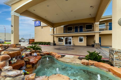 Property building, Facade/entrance, Day