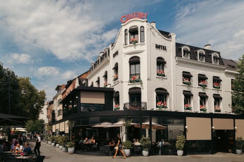 Property building, Restaurant/places to eat