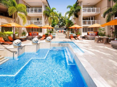 Pool view, Swimming pool, sunbed