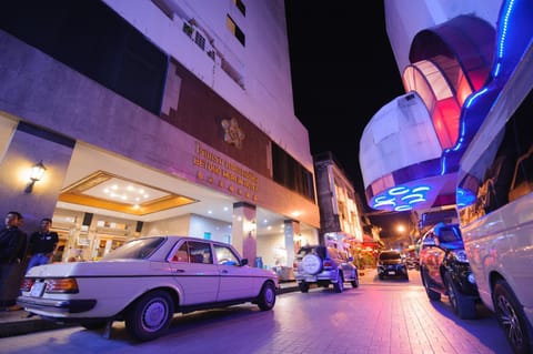 Staff, Facade/entrance, Karaoke, Karaoke, Nightclub / DJ, Evening entertainment, Family