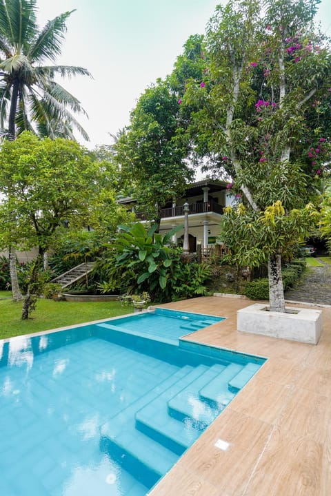 Property building, Swimming pool