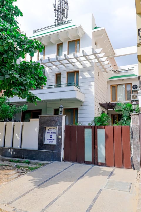 Property building, Facade/entrance