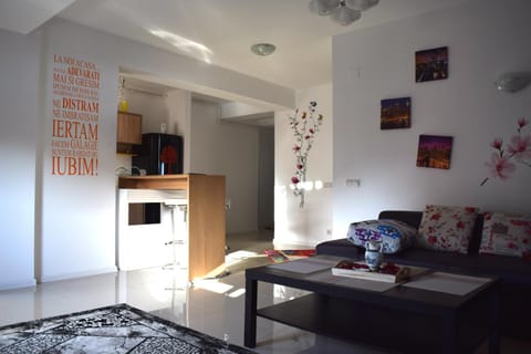 Photo of the whole room, Dining area