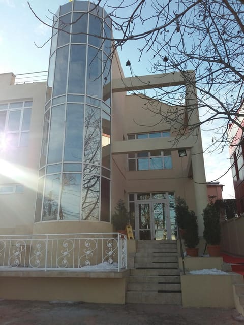 Property building, Facade/entrance, Day