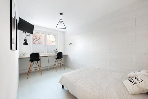 Bed, TV and multimedia, Photo of the whole room