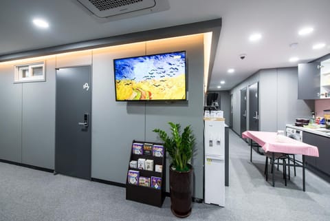 Communal lounge/ TV room, TV and multimedia