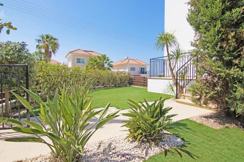 Facade/entrance, Garden