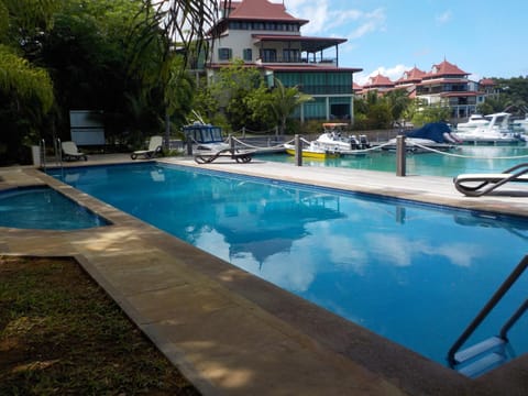 Balcony/Terrace, Lounge or bar, Swimming pool