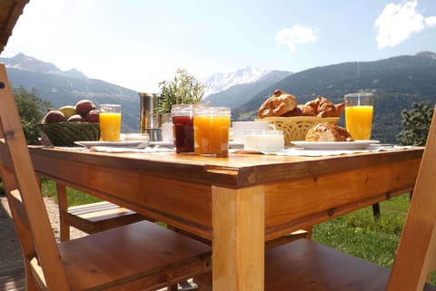 Property building, Patio, Spring, Summer, Balcony/Terrace, Autumn, Garden view, Landmark view, Breakfast, Continental breakfast