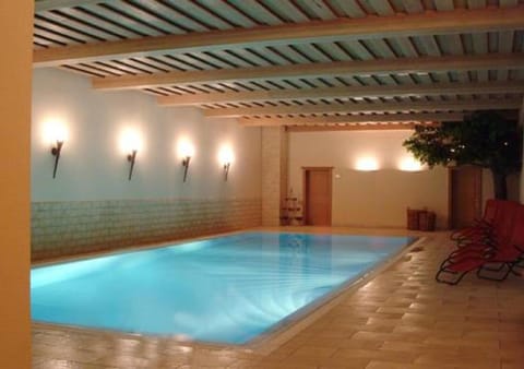 Swimming pool, Swimming pool