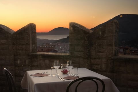 Restaurant/places to eat, Sunset