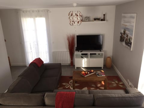 TV and multimedia, Living room, Lounge or bar