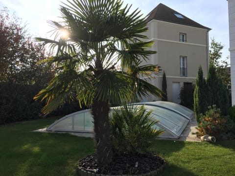 Facade/entrance, Garden view