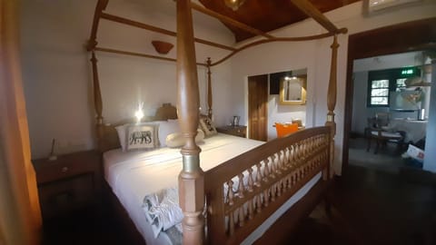 Bed, Living room, Photo of the whole room, Bedroom