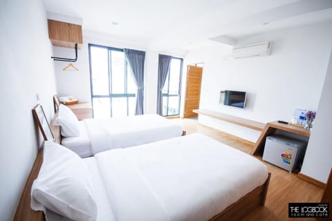 Bed, Photo of the whole room, Decorative detail