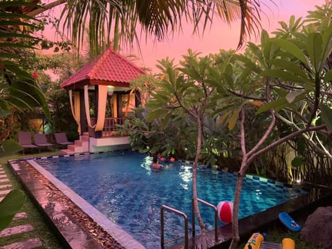 Decorative detail, Evening entertainment, Swimming pool, Swimming pool, Sunset