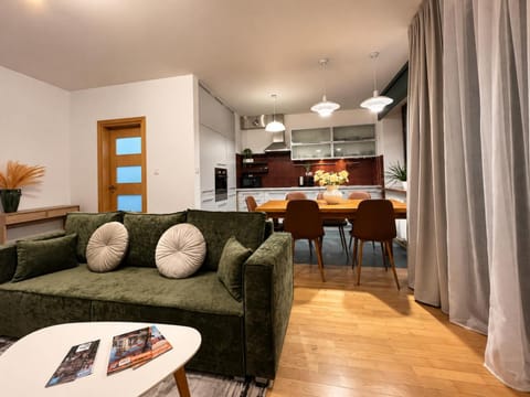 Kitchen or kitchenette, Living room, Seating area, Dining area