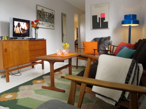 On-site shops, Living room, Seating area, Family