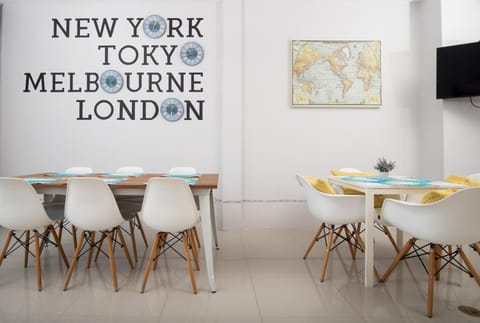 Restaurant/places to eat, Communal lounge/ TV room, Seating area