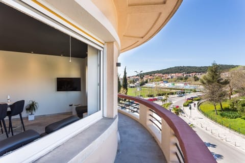 Balcony/Terrace, City view, Street view