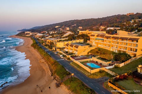 Property building, Neighbourhood, Bird's eye view, Swimming pool