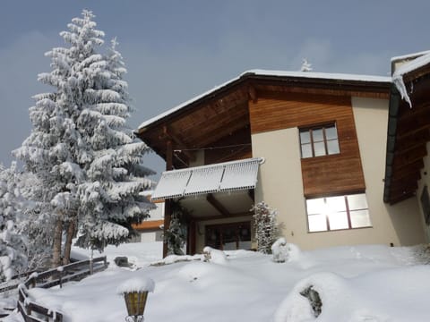 Property building, Facade/entrance, Winter, Family