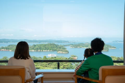 Photo of the whole room, Sea view