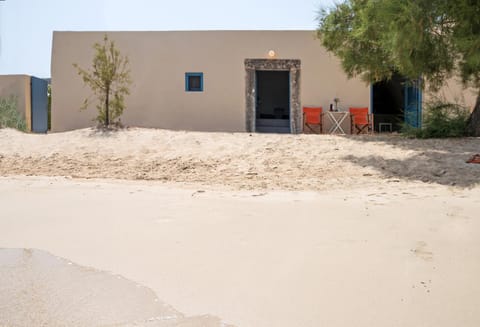 Facade/entrance, Beach, On site, Sea view