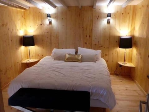 Cabanes flottantes et gîtes au fil de l'eau House in Normandy