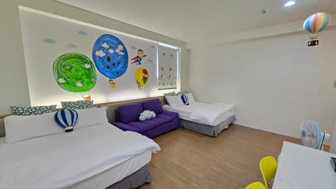 Photo of the whole room, Bedroom, towels