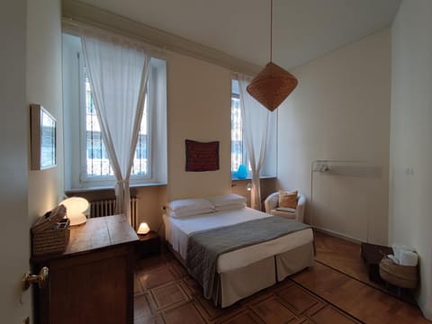 Bed, Photo of the whole room, towels