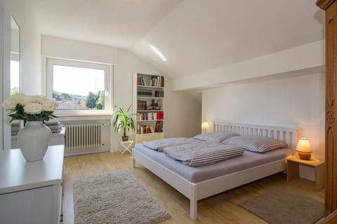 Bed, Bedroom, Garden view, Mountain view