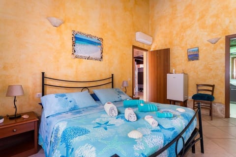 Bed, Bedroom, air conditioner